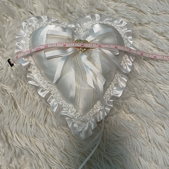 Wedding ring bearer heart shaped pillow NWOT - Picture 3 of 4